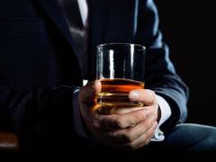 8 Signs of alcoholic drinking behaviour